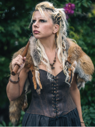 Trollfelsen_Mittelalter_Gewandung_Ledermieder_Vollbrust_Nubuk_Braun (3)